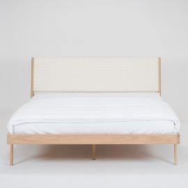 Łóżko z litego drewna dębowego z białym zagłówkiem Gazzda Fawn, 140x200 cm
